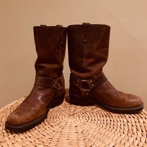 Dingo brown leather boots